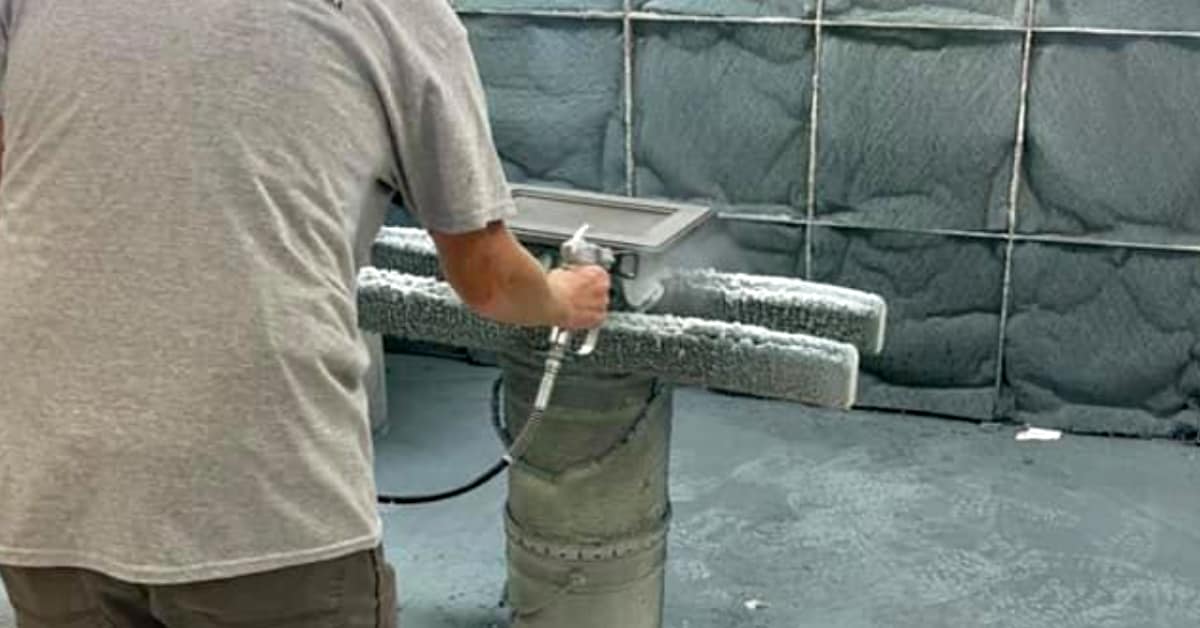 many spray painting an object